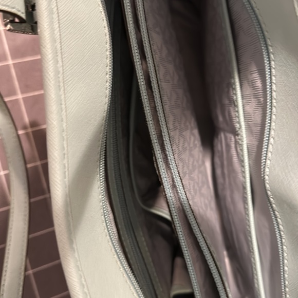 Large size tote bag.  Multiple compartments.  Mint green.  Excellent condition. - Picture 6 of 8